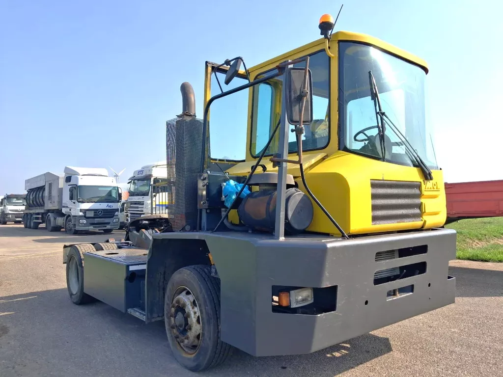 MOL YT200/4x2 Terminal Tractor